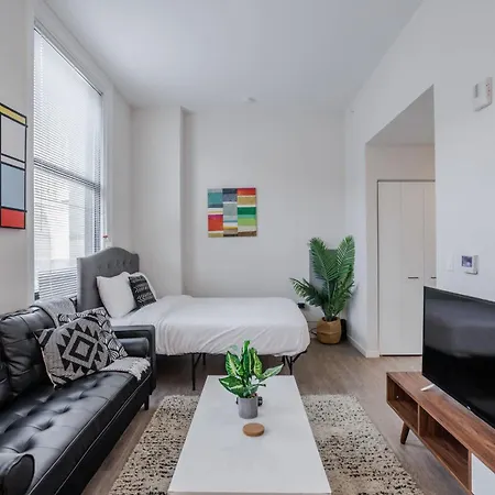 Cozysuites Sky Central Rooftop Pool #15